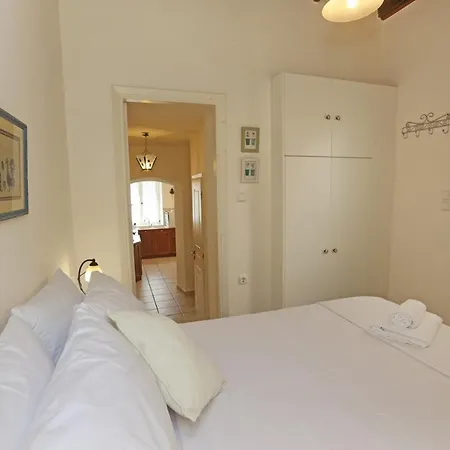 Apartment Babina's Place-traditional House In